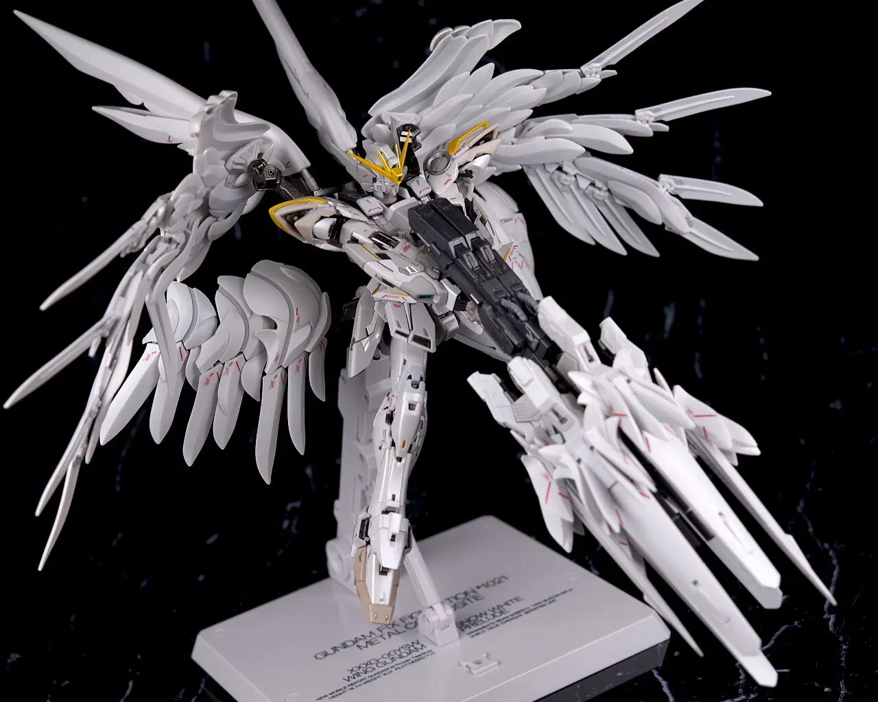 Bandai Gundam Fix Figuration Metal Composite - Wing Gundam Snow